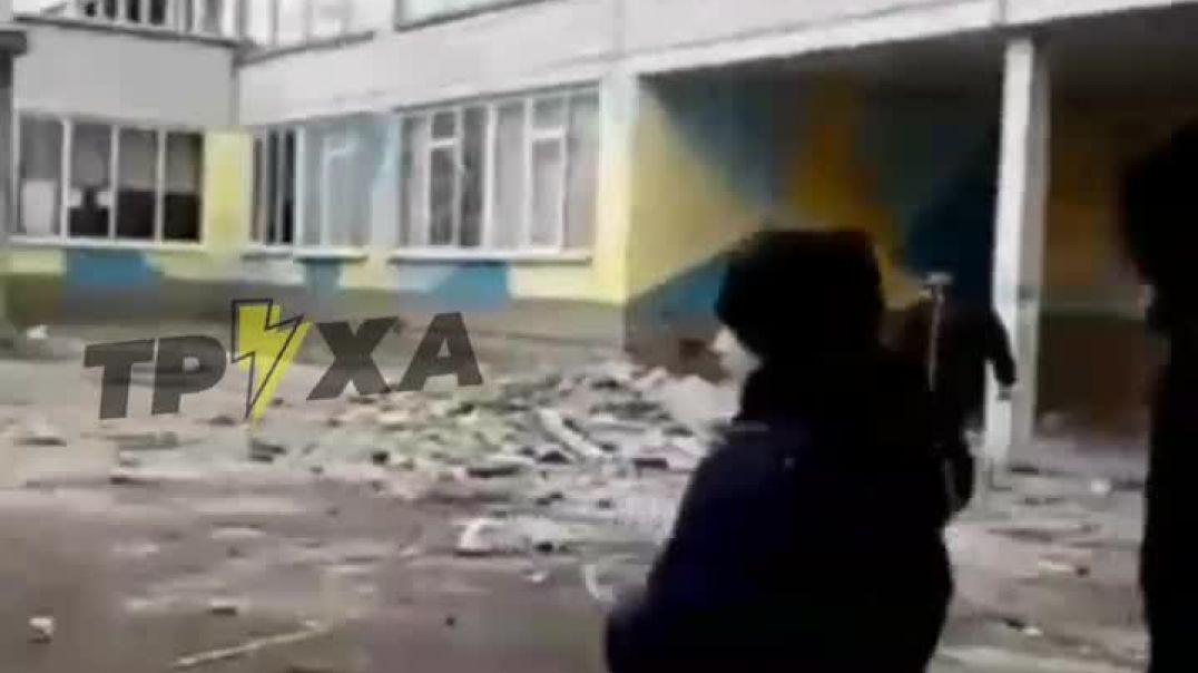 Последствия авиаудара по школе в Харькове