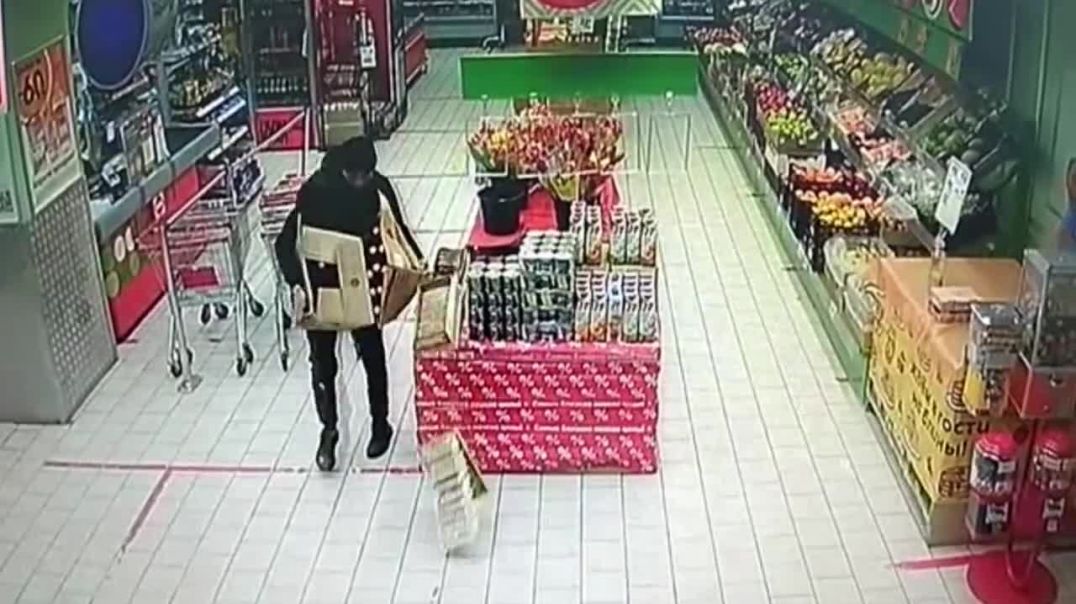 В Бугуруслане Оренбургской области 19-летний парень попытался за украсть из супермаркета 19 бутылок вина