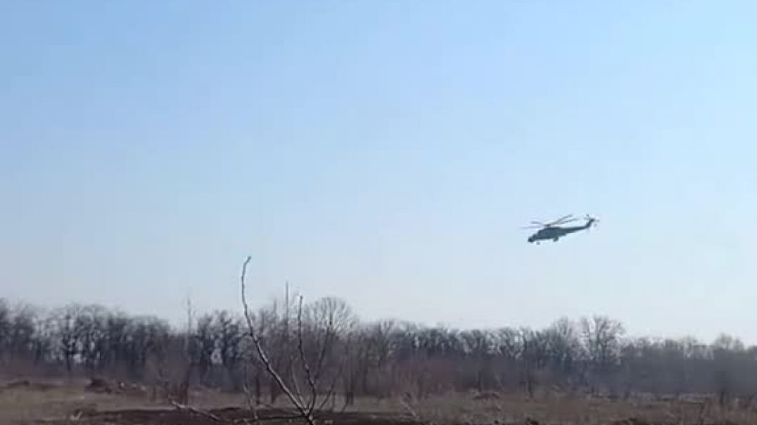 Кадиевка. Проход ударного вертолёта Ка-52 Аллигатор на малой высоте