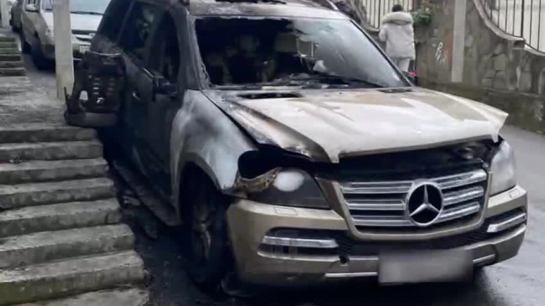 В Сочи на почве ревности мужчина сжёг Mercedes своей подруги