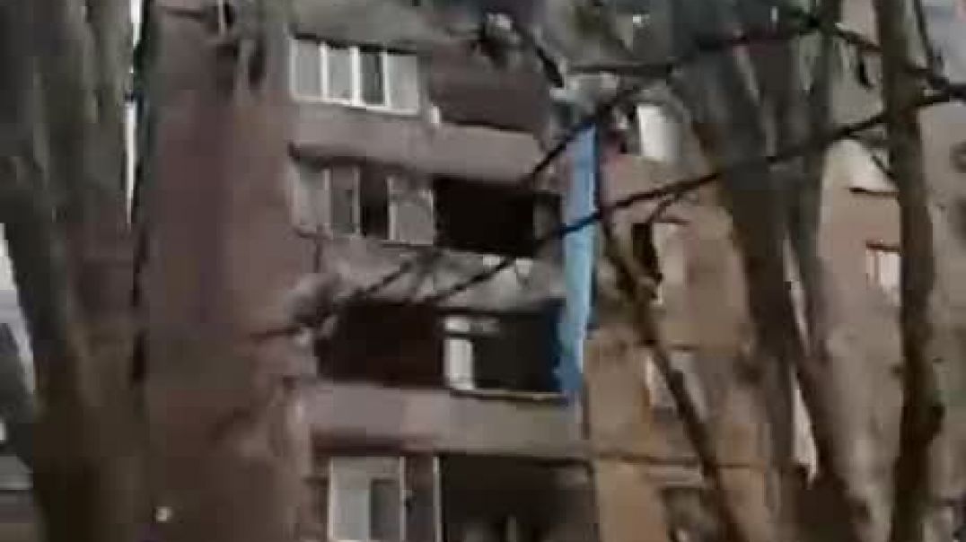 Ракета ВСУ попала в жилую многоэтажку в Донецке