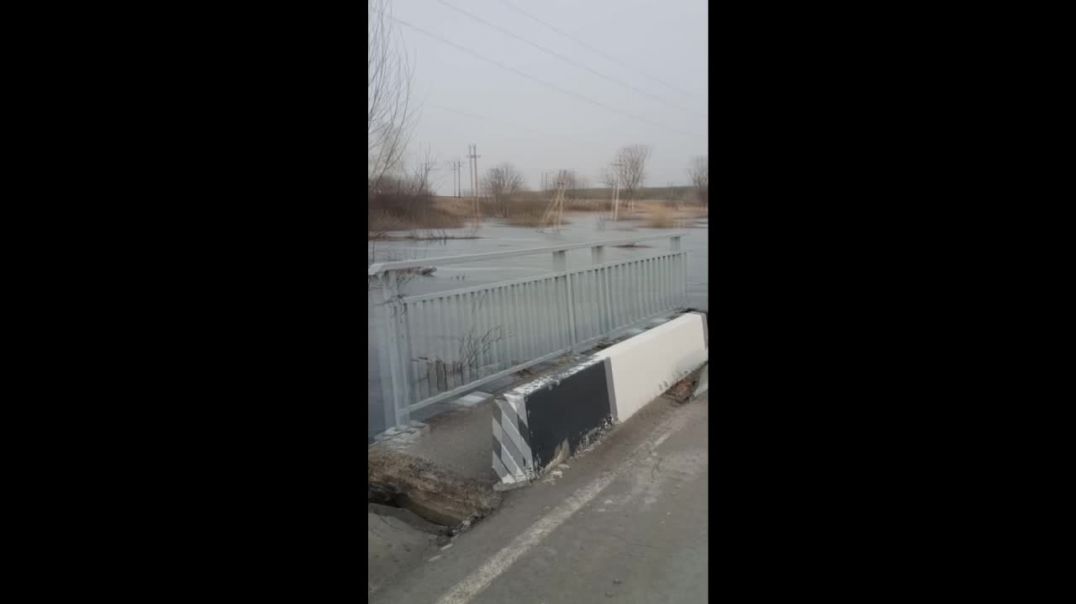 Отступая из поселка Новосёловка Донецкой области подразделения ВСУ взорвали дамбу и мост