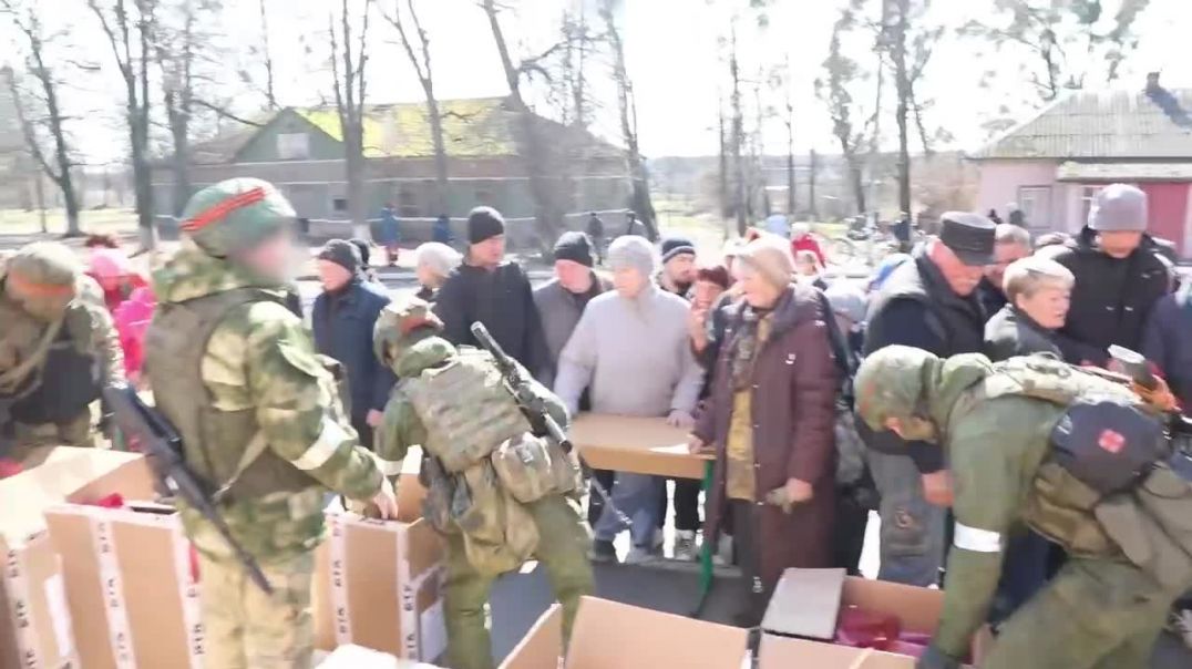 ⁣Армия России обеспечивает безопасность и раздачу гуманитарной помощи жителям Киевской области 30.03.2022