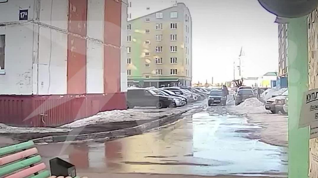 ⁣В башкирском Нефтекамске соседи чего-то не поделили во дворе 31.03.2022