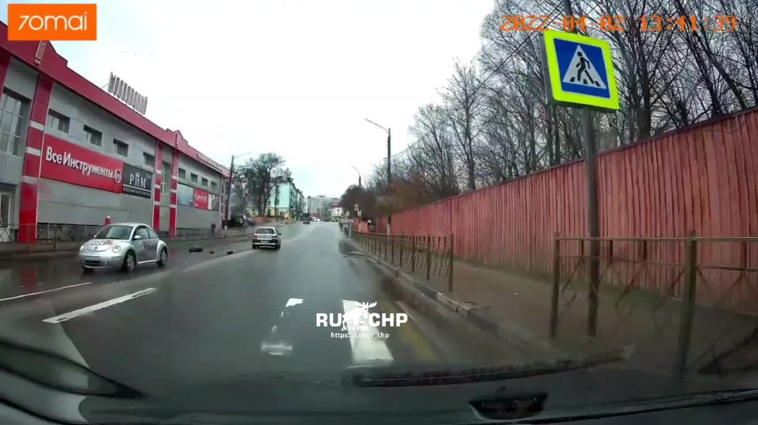 ⁣В Клинцах Брянской области на пешеходном переходе сбили мужчину 02.04.2022