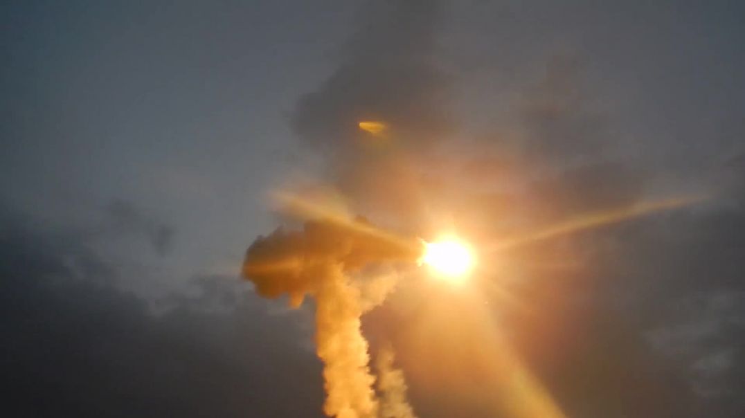 ⁣Кадры запуска двух высокоточных ракет Оникс береговым ракетным комплексом