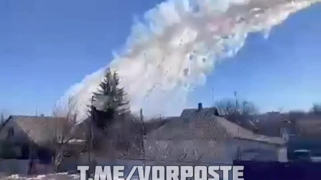 ⁣В Донецке Су-34 отстрелял тепловые пушки