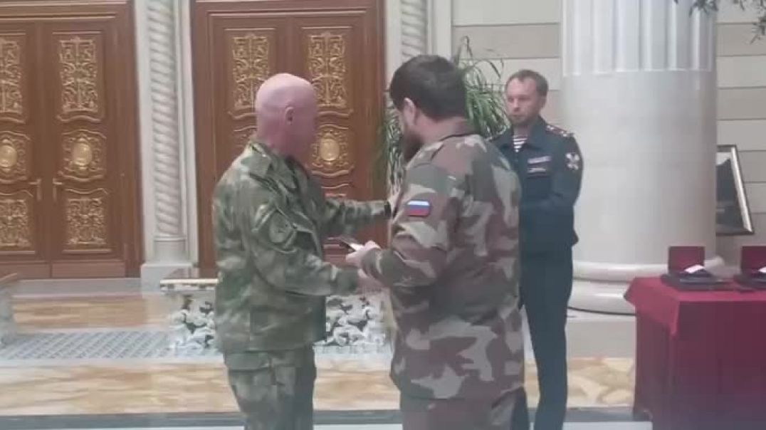 Рамзану Кадырову вручили погоны генерал-лейтенанта 07.04.2022