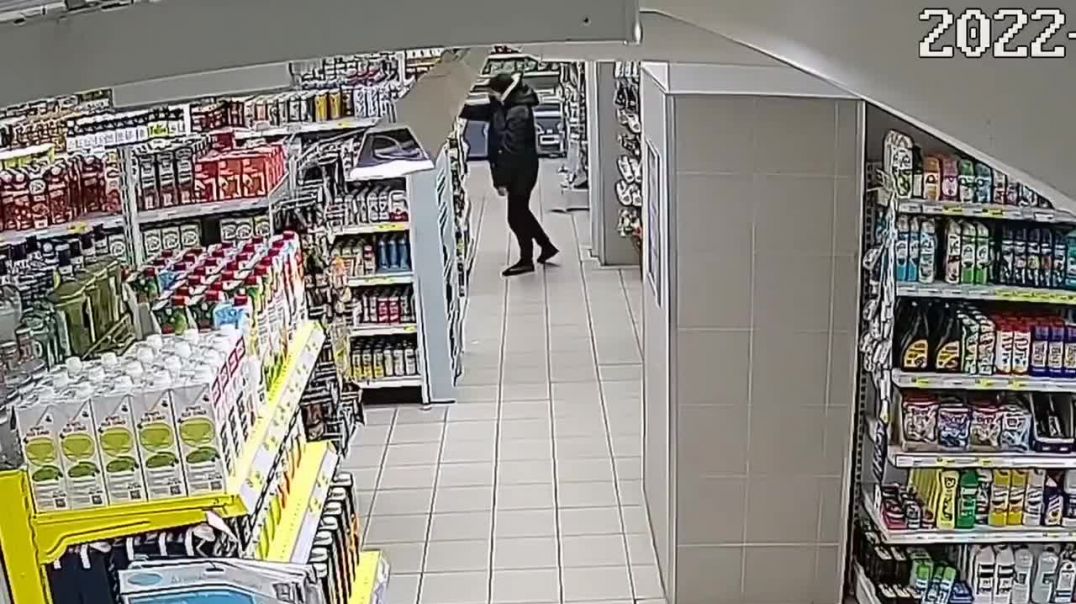 ⁣31-летний житель Арзамаса решил похитить 8 банок с джемом в одном из супермаркетов