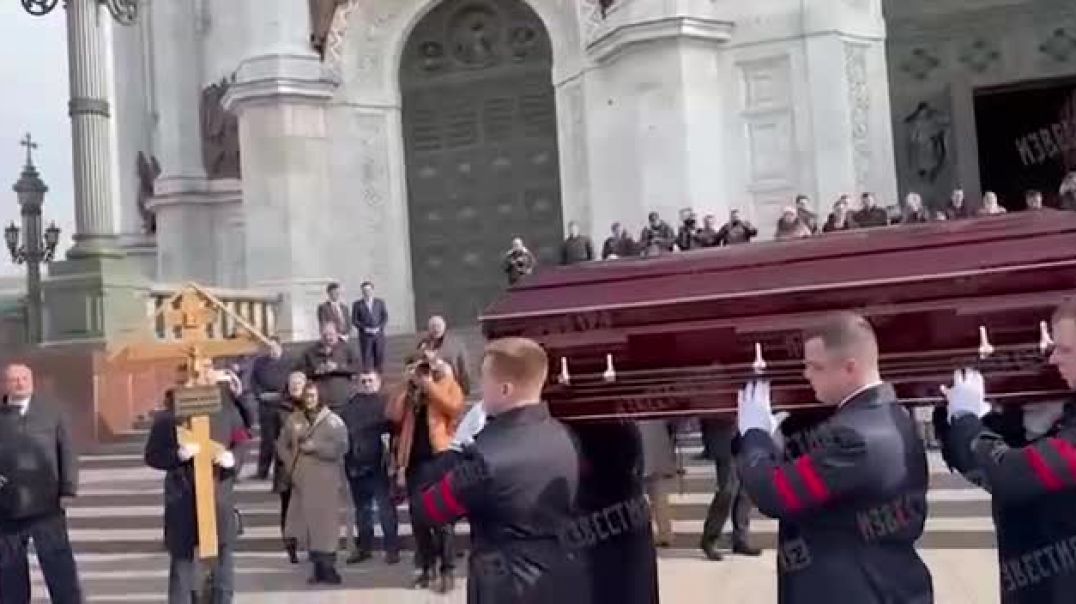 ⁣Гроб с телом Жириновского вынесли и погрузили в катафалк AURUS Lafet 08.04.2022