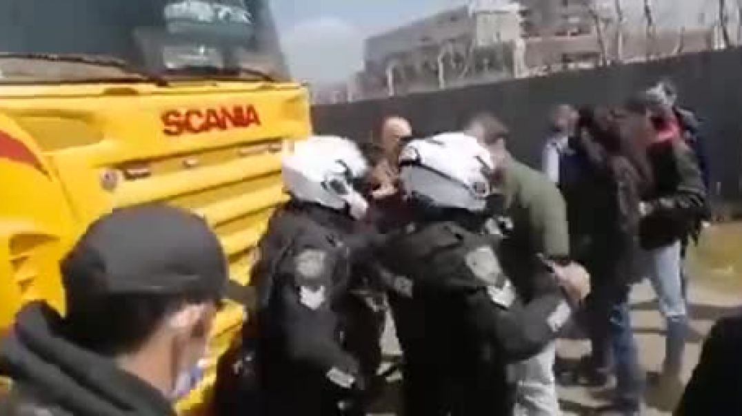 В Салониках портовые рабочие и активисты пытаются помешать отправкам военных грузов НАТО на Украину