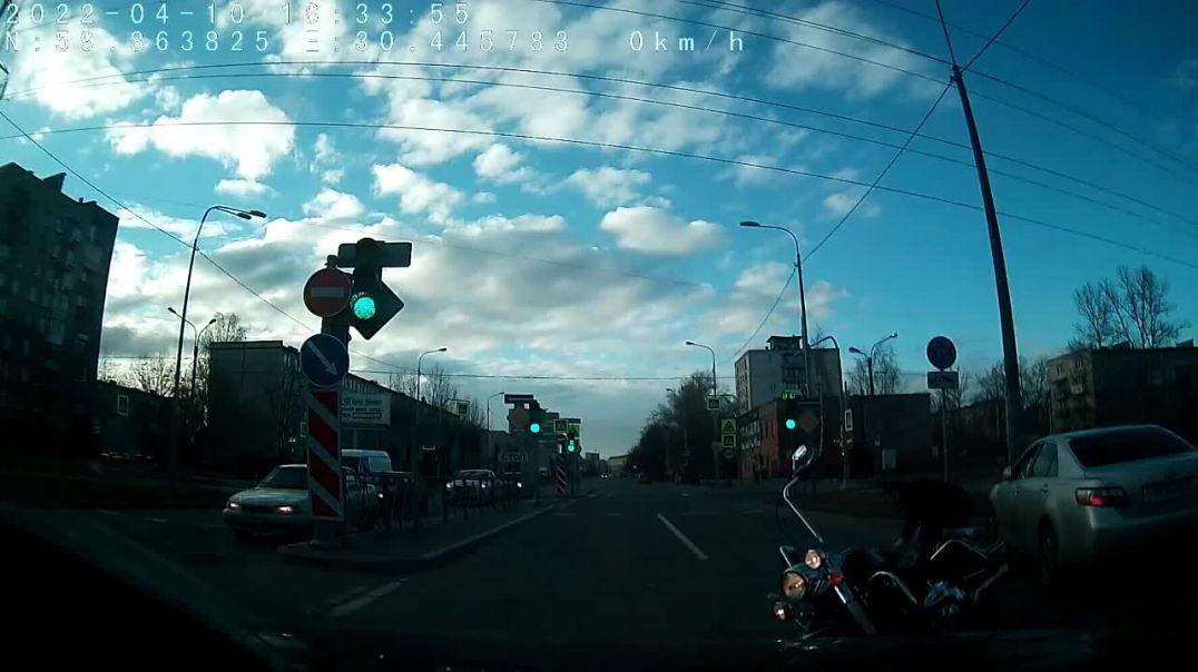 ⁣В Санкт-Петербурге мотоциклист закончил мотосезон только открыв его 11.04.2022