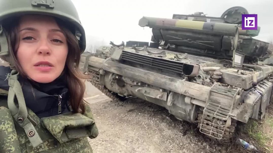 ⁣Репортаж Мери Бадунц: ВСУ бросили на дороге танк Т-72, пытаясь преградить путь российским военным 11.04.2022