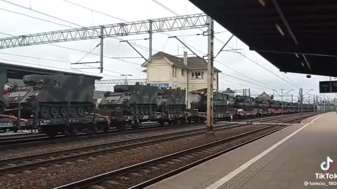 ⁣Видео с военной техникой на железнодорожной станции в Польше 12.04.2022