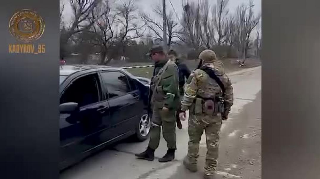 ⁣Видео от Рамзана Кадырова: Бойцы Росгвардии из Чеченской республики установили КПП на выездах из Мариуполя 13.04.2022