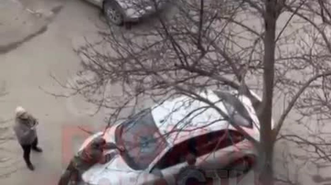 В поселке Майском Пермского края нетрезвый мужчина за рулем врезался в припаркованную машину 14.04.2022