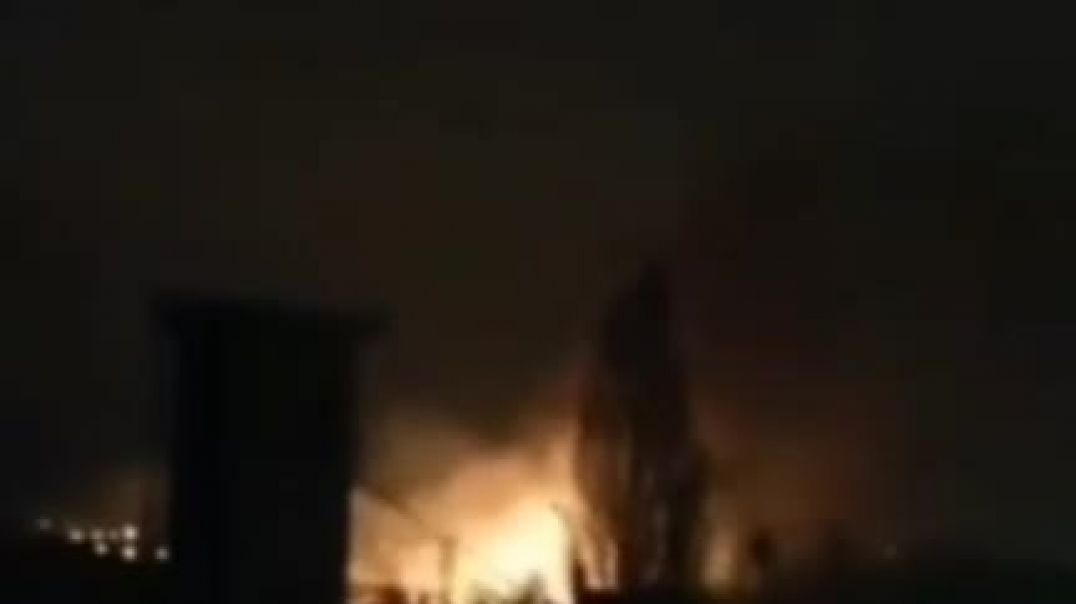 В Белгороде сильный пожар, горят камыши 15.04.2022