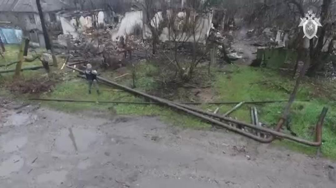 ⁣Кадры с дрона. Разрушенные дома в Ясиноватой после обстрела ВСУ 15.04.2022