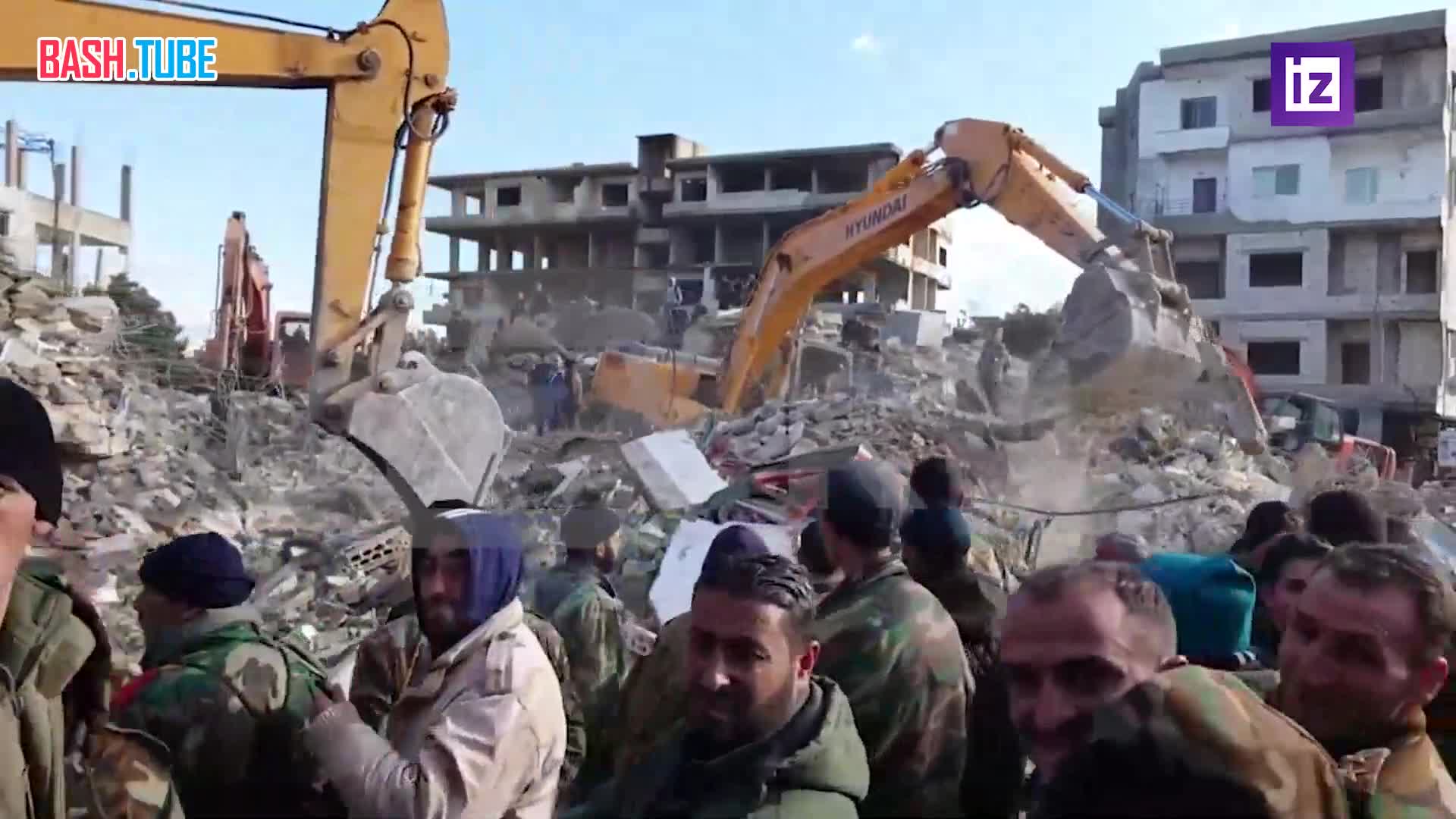 ⁣ В сирийском городе Джебла сотрудники МЧС РФ устраняют последствия землетрясения