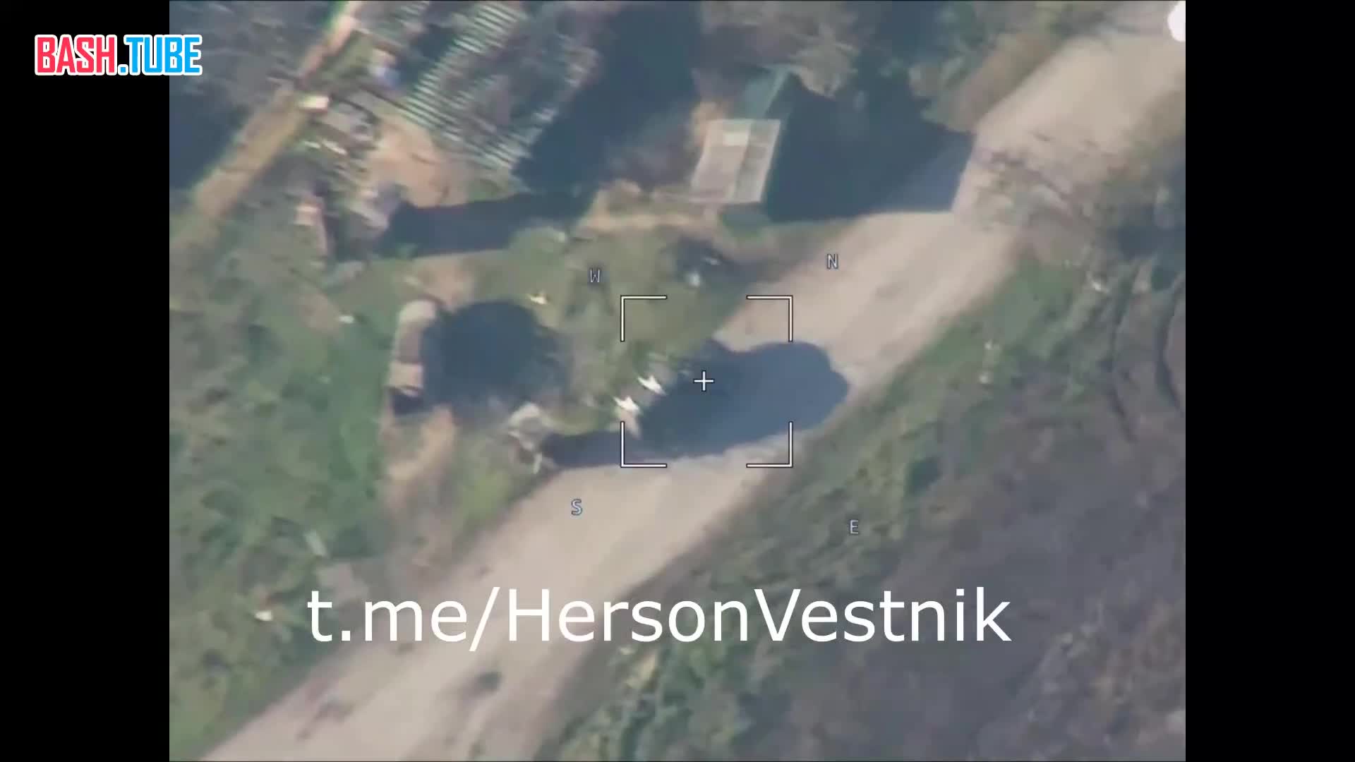  Удар российского БПЛА-камикадзе по машине всу в Херсонской области