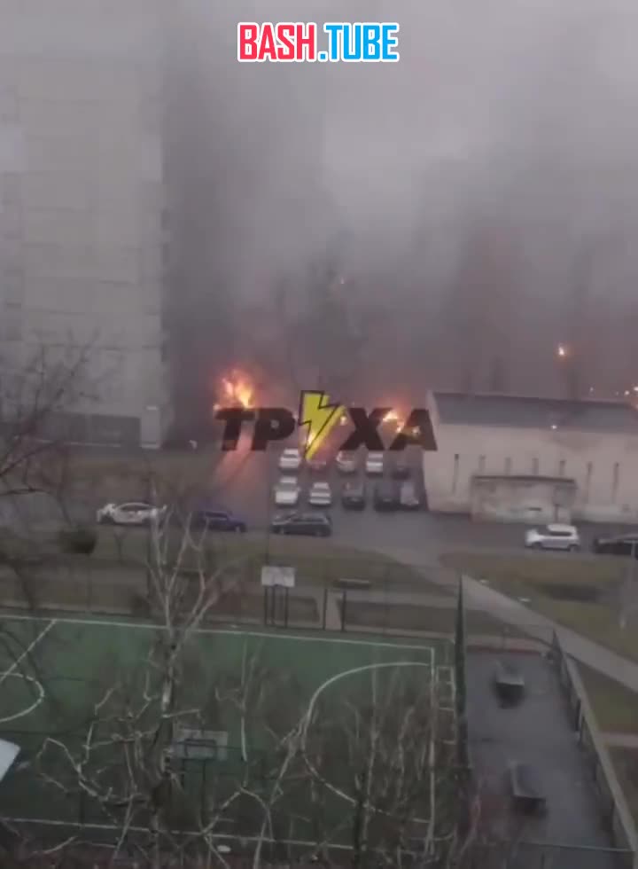 ⁣ В городе Бровары Киевской области рядом с детским садом упал вертолет