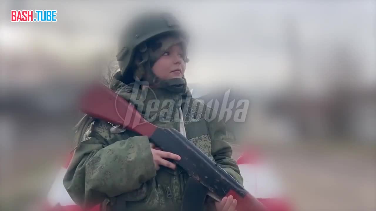⁣ Девятилетний Кирилл из Лисичанска стоит на страже родного города вместе с русскими военными