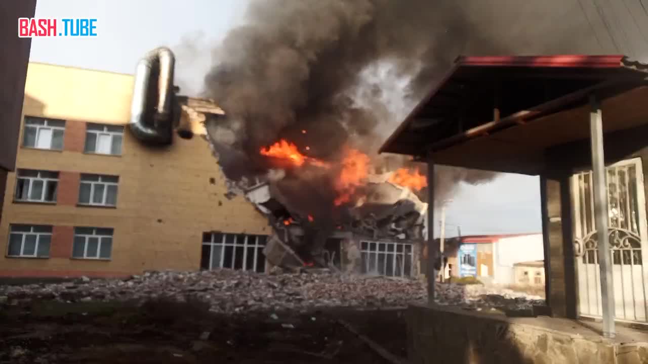  После прилета горит музыкальной колледж в Артемовске