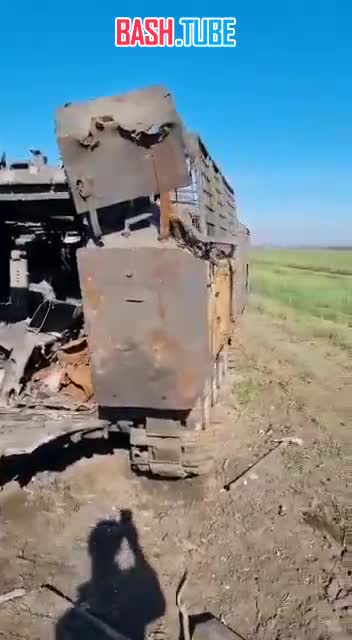 ⁣ Уничтоженный гусеничный БТР YPR-765 украинской армии где-то в зоне проведения СВО