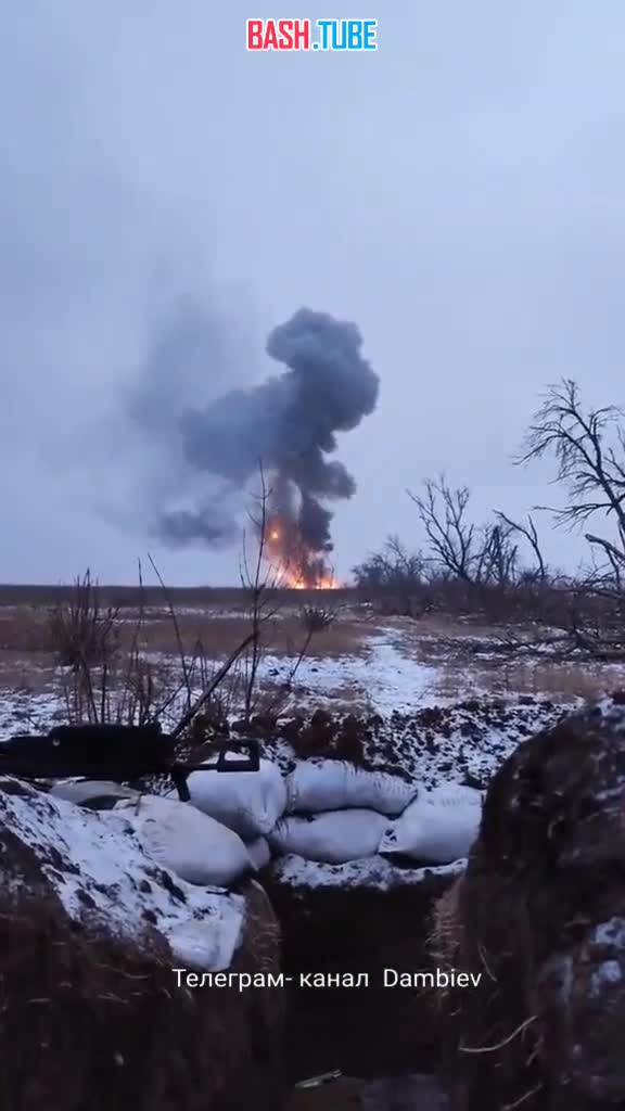  Детонация боекомплекта подбитого в зоне проведения СВО украинского танка