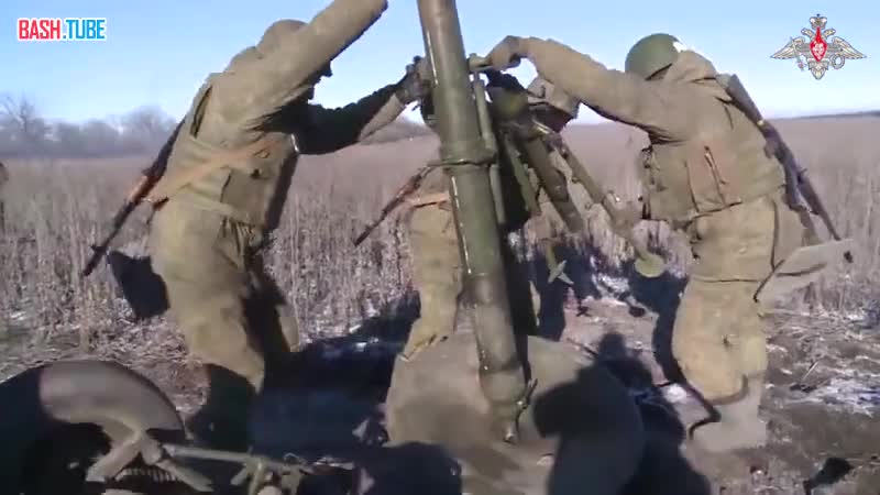 ⁣ Бои под Угледаром: боевые «Сани» артиллерии морпехов оказывают огневую поддержку штурмовым группам
