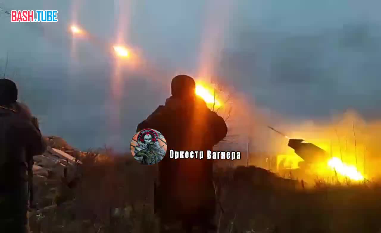  Российская реактивная артиллерия жжет напалмом на передовой спецоперации
