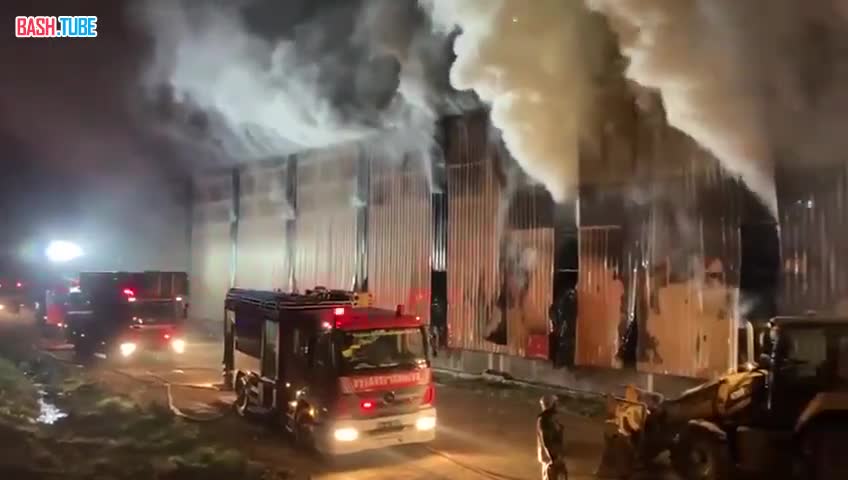  В Стамбуле произошел пожар на перерабатывающем заводе
