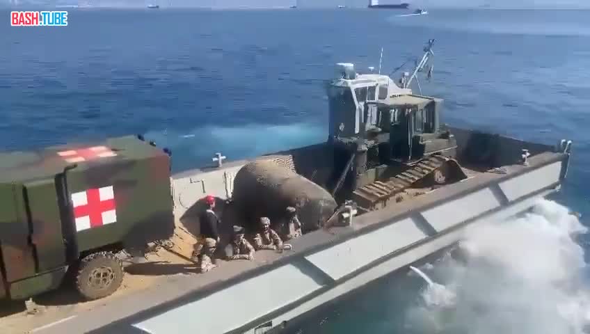  ВМС Испании доставили в Турцию военные машины скорой помощи и медицинское оборудование