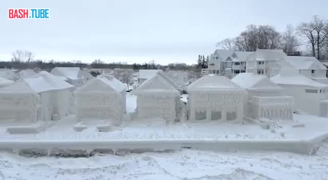 ⁣Вот так из-за сильнейшего снежного шторма сейчас выглядят жилые дома в восточной части Канады