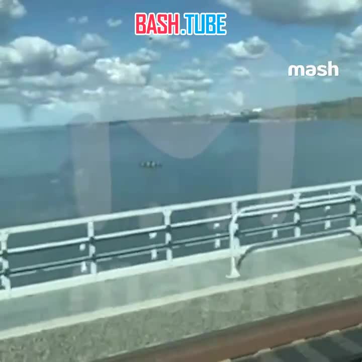  Военные катера патрулируют территорию возле Крымского моста