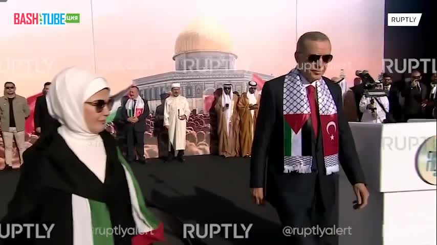  Президент Турции Эрдоган в шарфе с флагом Палестины посетил многотысячный митинг в Стамбуле