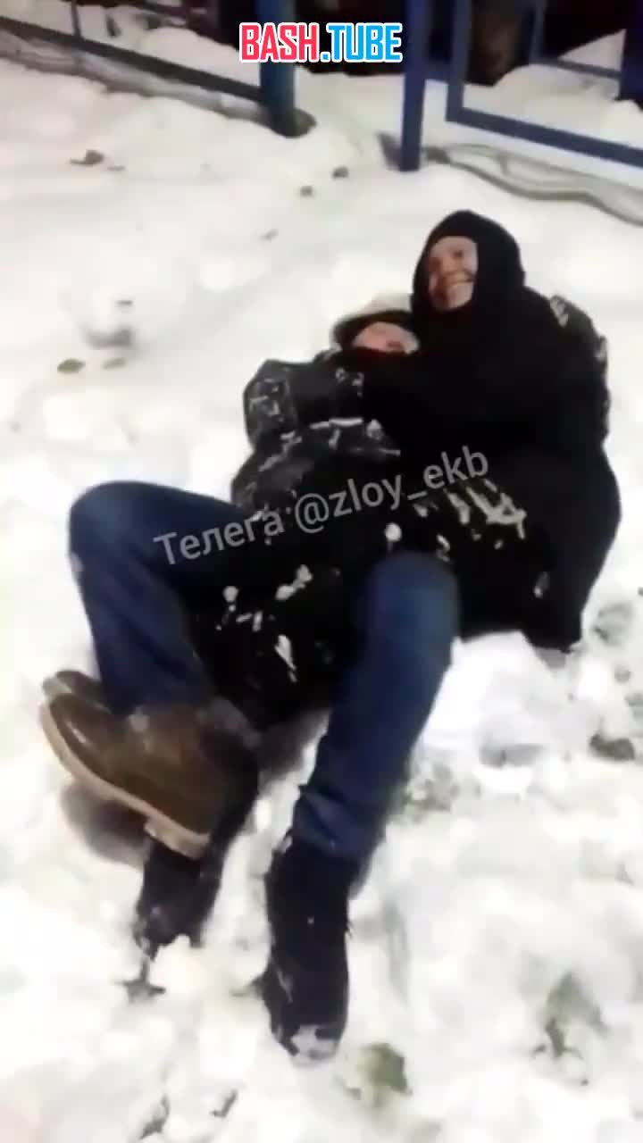  В Екатеринбурге подростки избили сверстника за то, что он кидал в девочку снежки