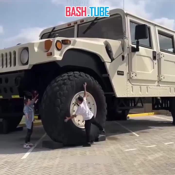  Шейх Абу-Даби построил себе самый большой Hummer в мире