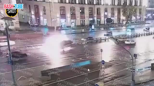  Момент огненного ДТП на проспекте Мира в Москве