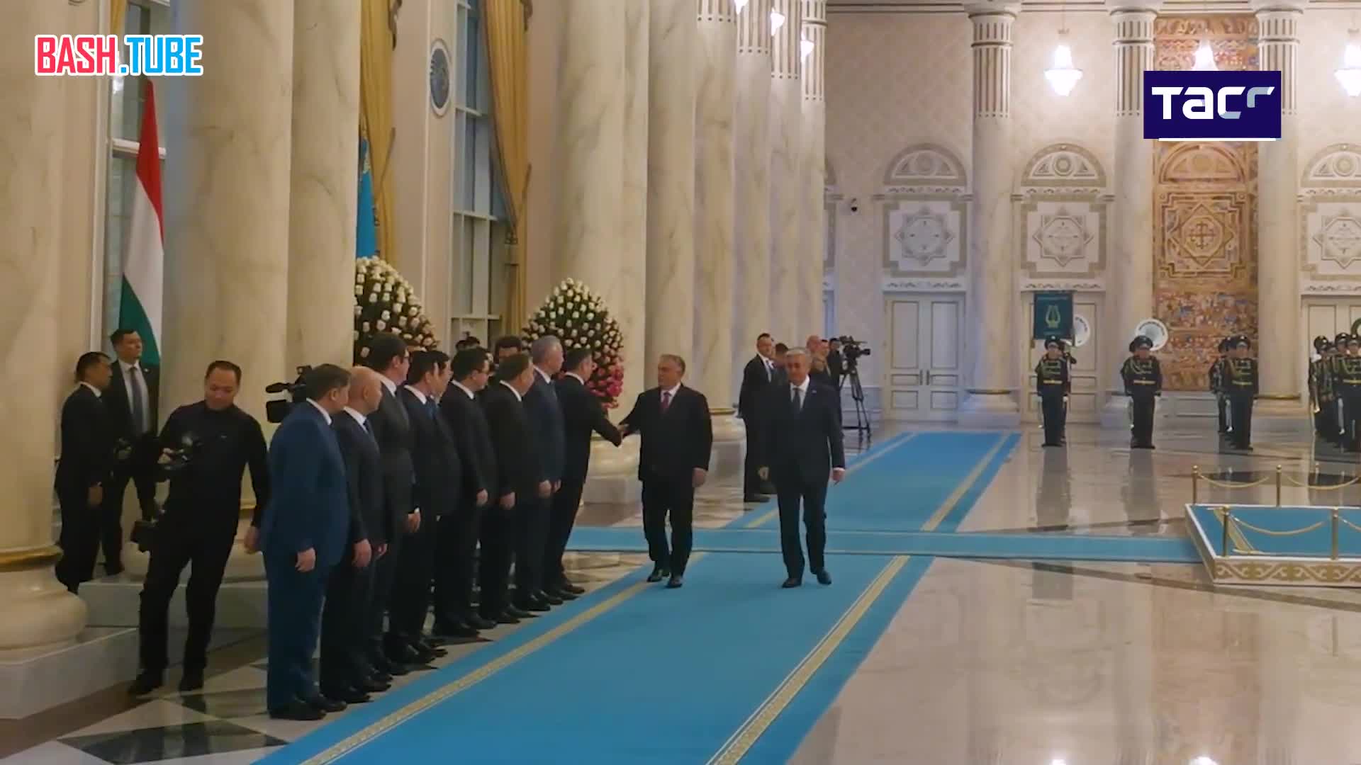 Премьер-министр Венгрии Виктор Орбан прибыл в резиденцию президента Казахстана для переговоров с Касым-Жомартом Токаевым