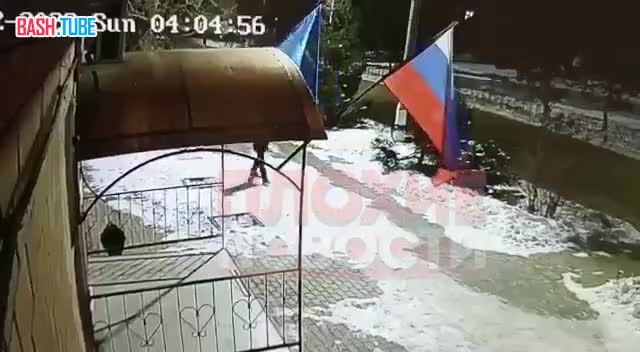  В Астраханской области вандал не смог сорвать российский флаг как ни пытался