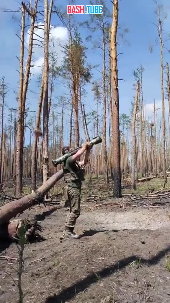 ⁣ Неудачное использование шведского гранатомета AT-4 украинским солдатом