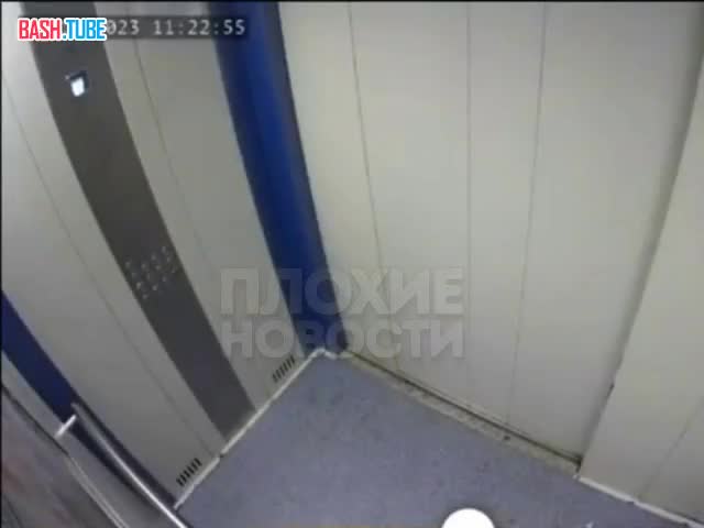 ⁣ В ХМАО неадекватный отчим без повода избил мальчика в кабине лифта
