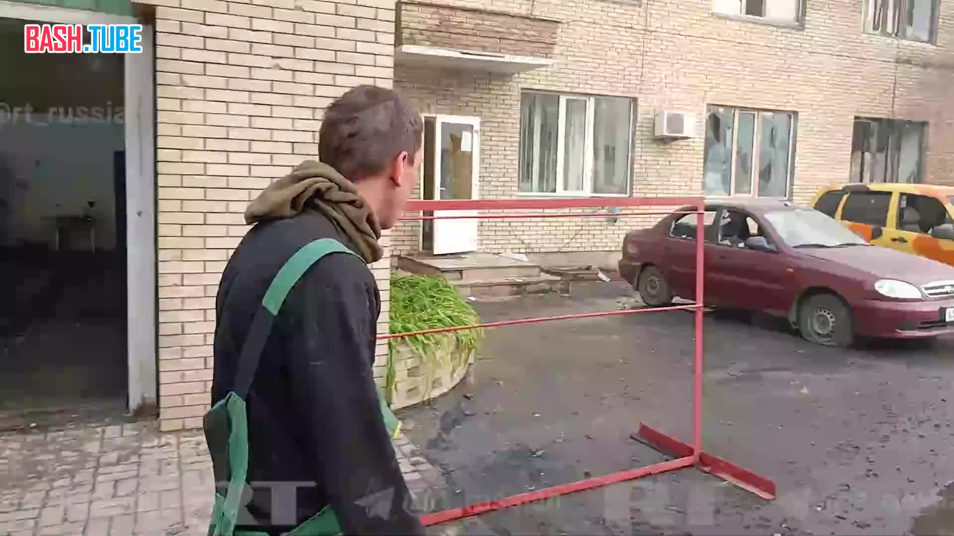  Два сотрудника СТО получили ранения при обстреле ВСУ Донецка. Их увезли на скорой