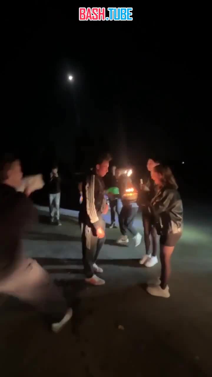  Подростки чуть не сожгли именинника в его день рождения