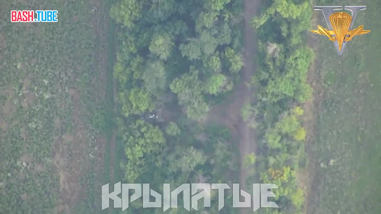  Украинский танк Т-72 «уносит ноги» после прилёта «Ланцета»