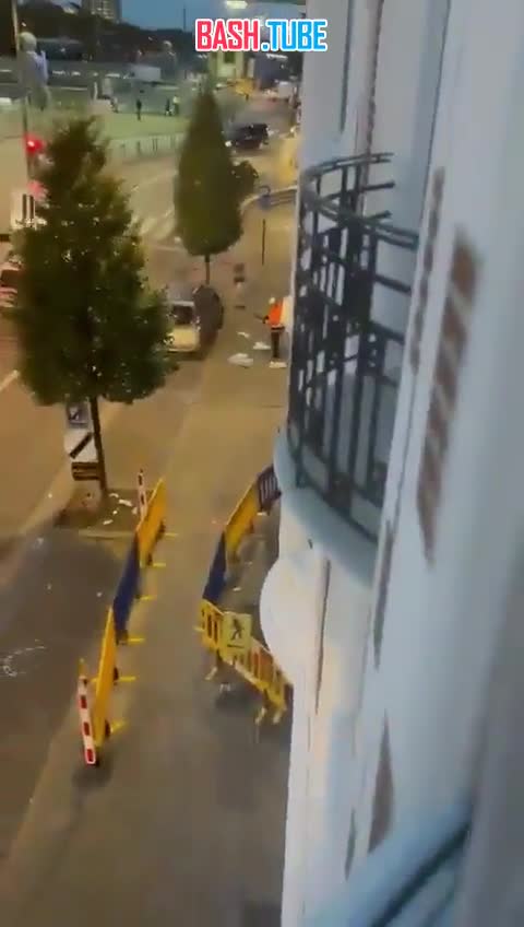 ⁣ ‍В столице НАТО террорист несколько часов гоняет по улицам на мопеде и убивает прохожих
