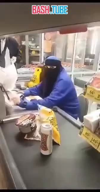 ⁣ В столичном продуктовом магазине местный житель возмутился из-за кассирши в парандже