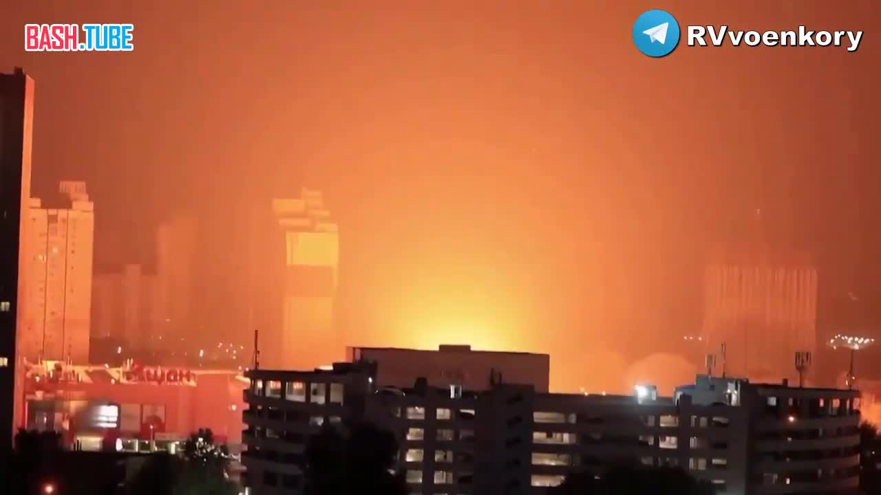  Guardian показал момент мощного ночного ракетного удара по цели в Киеве