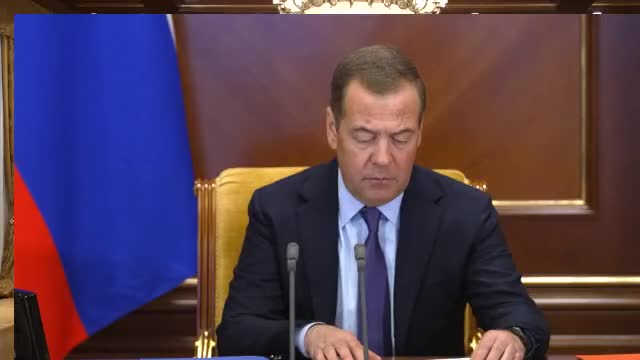  «357 тысяч человек заключили контракт с Минобороны РФ с 1 января этого года», - Медведев